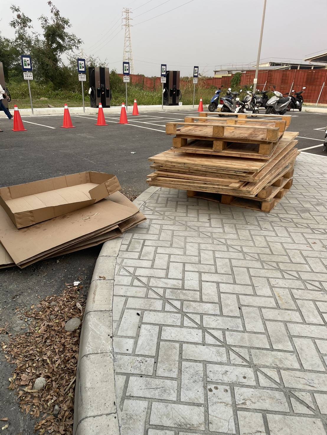 嘉義安裝電動車充及下腳料廢木材清運